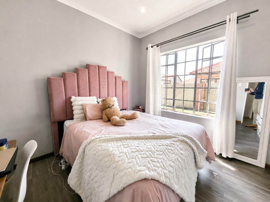 3 Bedroom Property for Sale in Waterkloof East North West